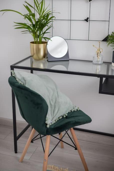 Specious Studio With Park View Warszawa Zewnętrze zdjęcie