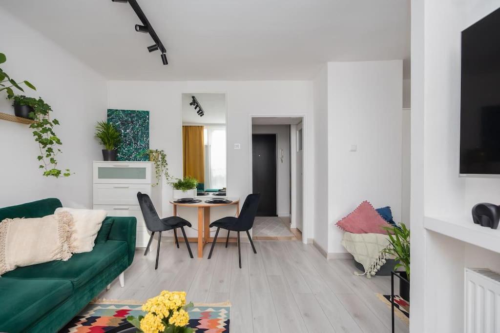 Specious Studio With Park View Warszawa Zewnętrze zdjęcie